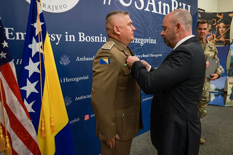 The medal was presented to Brigadier Jusupović on September 9, 2026, at the U.S. Embassy in Sarajevo by John Ginkel, Chargé d’Affaires at the U.S. Embassy in Bosnia and Herzegovina, in recognition of his distinguished service from 2021 to 2024.